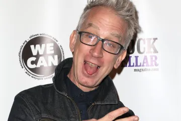 Šokantna snimka: Poznati komičar se predozirao? Nepomično ležao na stepenicama