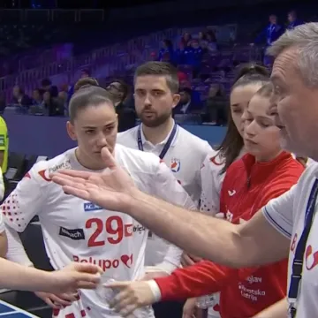 Obrvan pozvao time-out pa poručio curama: 'Ne možete ovako jurit'