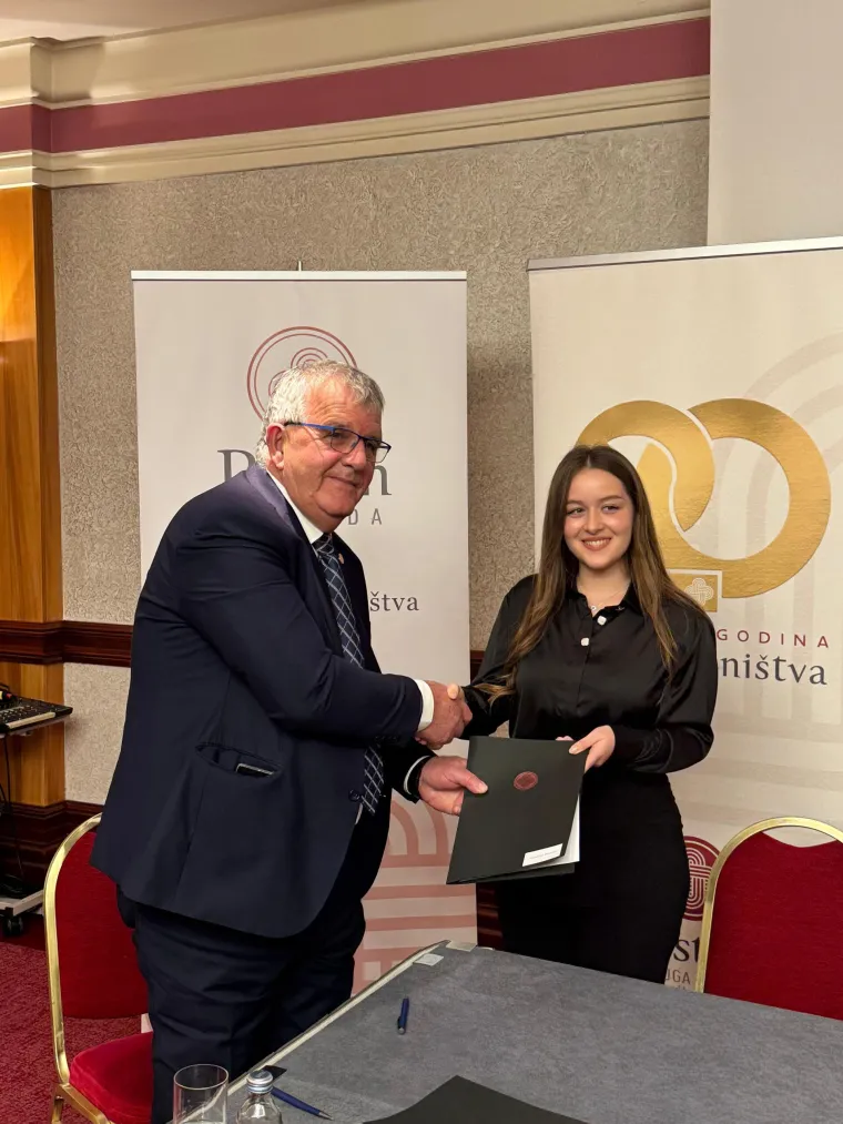 Kako Zaklada Prsten već 18 godina mijenja živote mladih: 383 stipendije i 600 tisuća eura potpore