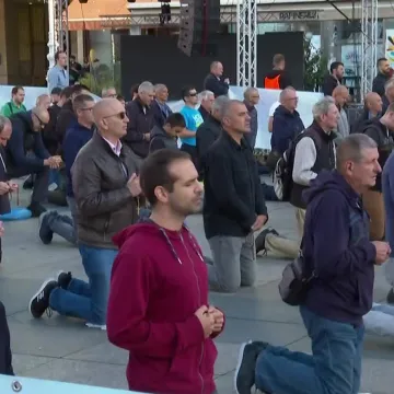 Za što mole hrvatski muževi protiv kojih je ustalo 70.000 ljudi? 'Njima nije stalo do morala'