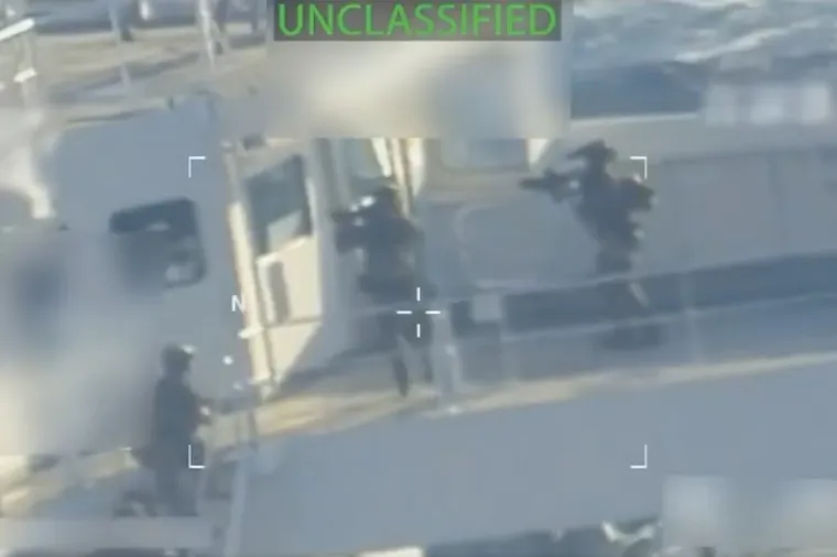 Pogledajte kako Amerikanci upadaju na tanker kraj Venezuele: 'To je krađa i piratstvo'