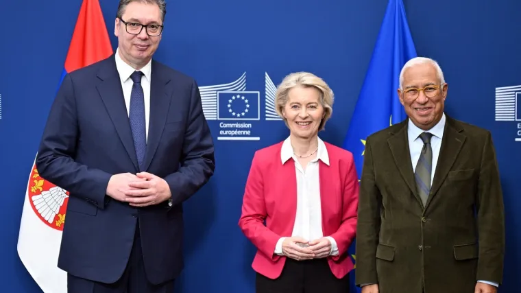 Snimljen neugodan trenutak: Ursula von der Leyen 'u&scaron;utkala' Aleksanda Vučića