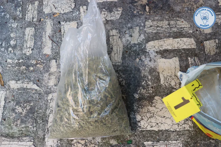 U velikoj akciji policije 'pala' četvorka s drogom: Pogledajte što su im sve pronašli
