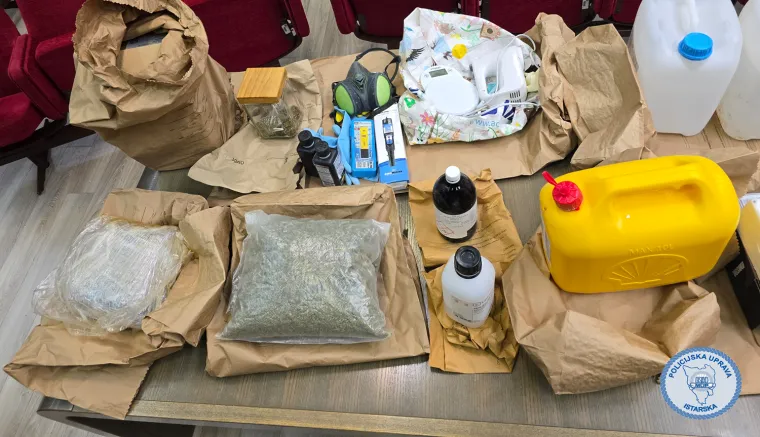 U velikoj akciji policije 'pala' četvorka s drogom: Pogledajte što su im sve pronašli