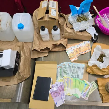 U velikoj akciji policije 'pala' četvorka s drogom: Pogledajte što su im sve pronašli