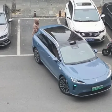 Na genijalan je način nadmudrio ženu koja mu nije dala da parkira jer je čuvala mjesto