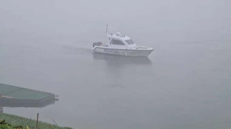 Tragedija u Slavonskom Brodu: Troje mrtvih u prevrtanju čamca na Savi, za jednom osobom se traga