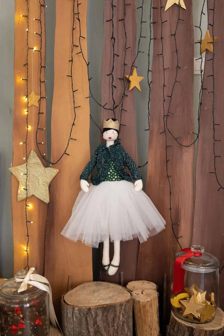 Od anđeoske narudžbe do crnog mačka i djevojke u boci: Ovo je najčarobniji izlog u Zagrebu