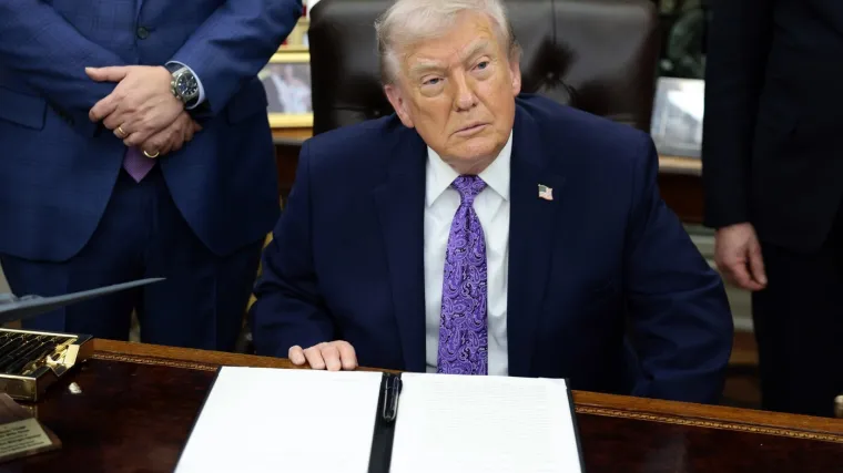 Trump potpisao uredbu o umjetnoj inteligenciji: 'Daleko smo ispred Kine!'