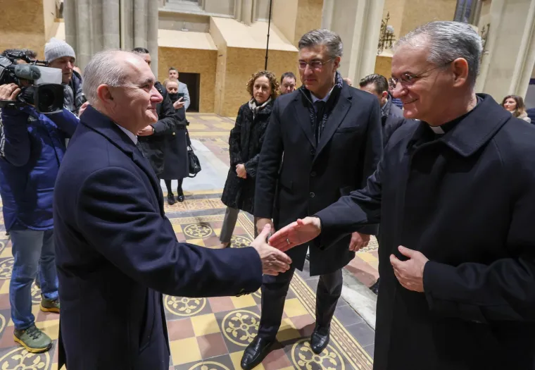 Polnoćka u katedrali? Oglasio se nadbiskup Kutleša, ova vijest mnoge će razveseliti