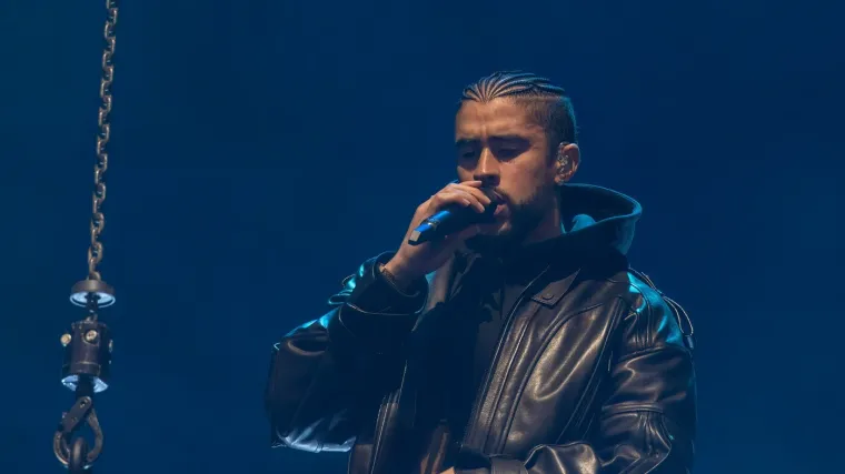 Nesvakidašnja scena: Bad Bunny pokliznuo se na pozornici, publika održala koncert živim