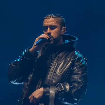 Nesvakidašnja scena: Bad Bunny pokliznuo se na pozornici, publika održala koncert živim