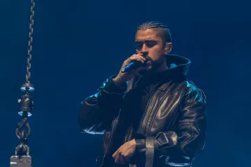 Nesvakidašnja scena: Bad Bunny pokliznuo se na pozornici, publika održala koncert živim
