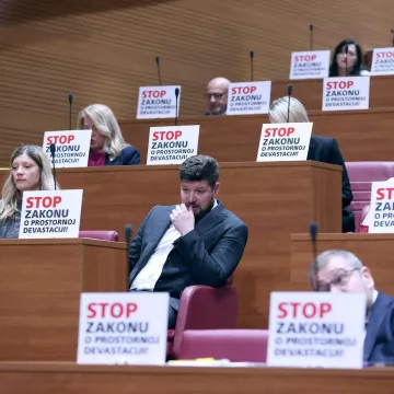 'Bačićevi zakoni' na udaru oporbe: 'HDZ širom otvara vrata investitorima'