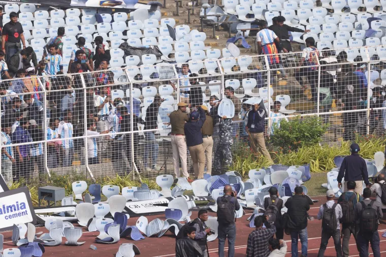 Messi je stigao u Indiju, a onda je nastao kaos: Letjele su stolice i boce