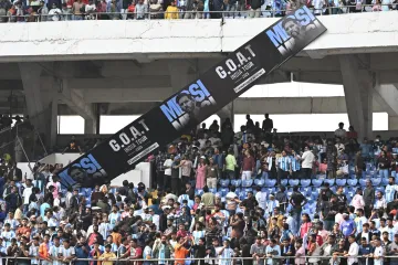 Messi je stigao u Indiju, a onda je nastao kaos: Letjele su stolice i boce