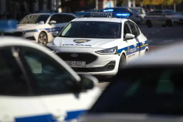 Lancima zavezao aute za drvo pa fizički napao radnike: Htio spriječiti radove u svojoj ulici