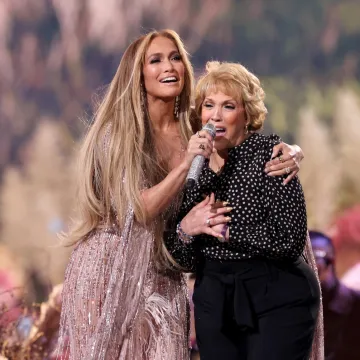 Jennifer Lopez priredila majci feštu za 80. rođendan: Pozirala sa sestrama koje rijetko vidimo