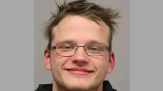 Mladić izbo majku i četvero djece: Policija helikopterima traga za pomahnitalim napadačem