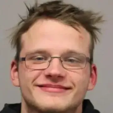 Mladić izbo majku i četvero djece: Policija helikopterima traga za pomahnitalim napadačem