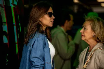 Plijeni poglede gdje god se pojavi: Ima 38 godina, troje djece i uskoro rađa prvo dijete F1 legendi