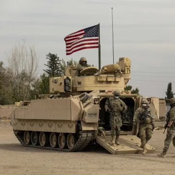 Napadnut konvoj američkih snaga u Siriji: Nepoznati napadač otvorio vatru, ranjeno više vojnika