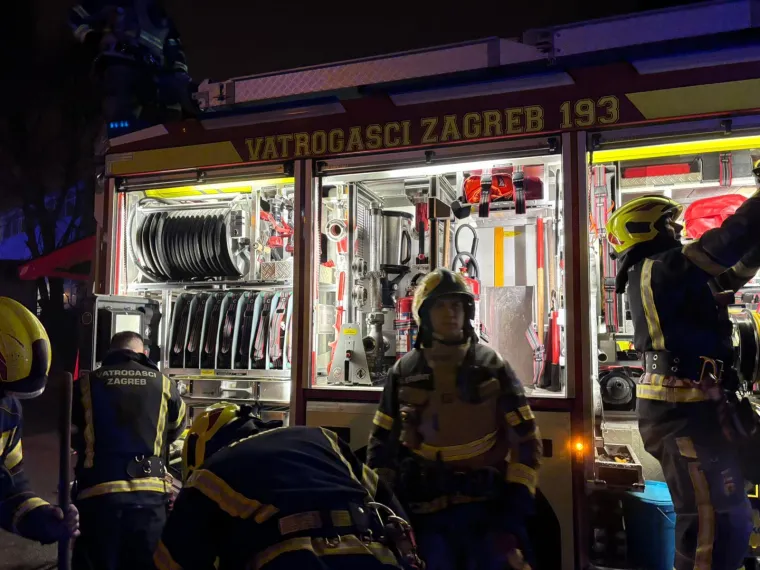 Izbio požar u domu za starije s 250 štićenika, vatrogasci izašli na teren. Poznat je uzrok