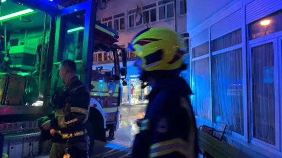 Izbio požar u domu za starije s 250 štićenika, vatrogasci na terenu. Poznat je uzrok