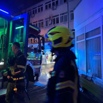 Izbio požar u domu za starije s 250 štićenika, vatrogasci na terenu. Poznat je uzrok