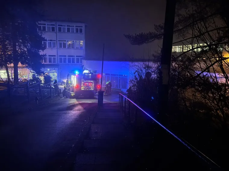 Izbio požar u domu za starije s 250 štićenika, vatrogasci izašli na teren. Poznat je uzrok