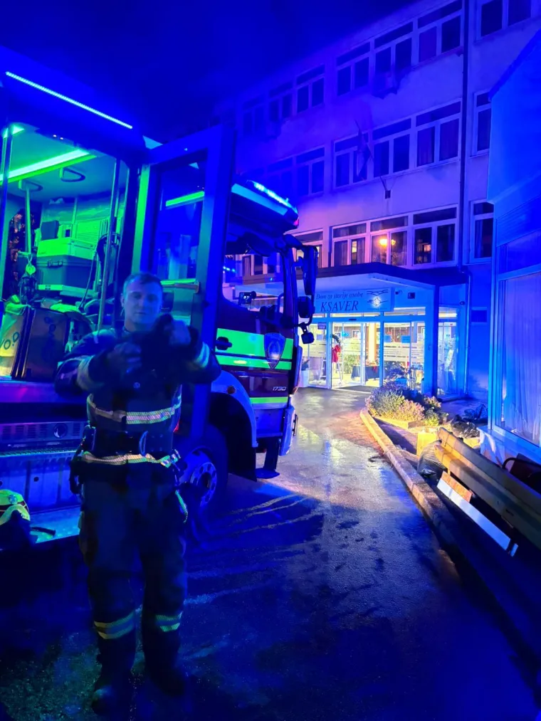 Izbio požar u domu za starije s 250 štićenika, vatrogasci izašli na teren. Poznat je uzrok