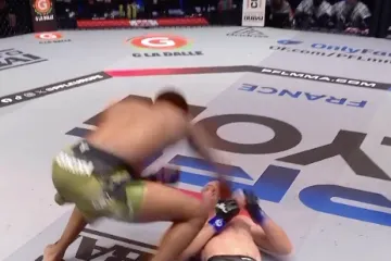 Kakav je ovo čekić bio?! Nokautirao ga je jednim udarcem...