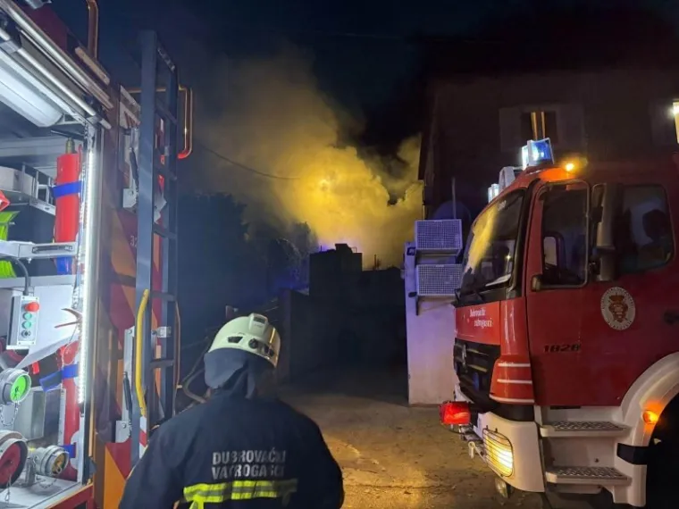 Vatrogasci dobili dojavu o požaru na kući u Dubrovniku: Prona&scaron;li tijelo mu&scaron;ke osobe, ne zna se o kome je riječ