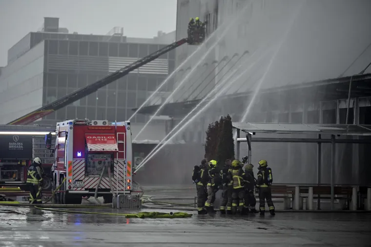 Stra&scaron;an požar u susjedstvu gasilo 400 vatrogasaca, napokon je izga&scaron;en