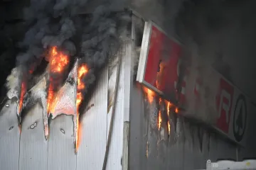 Stra&scaron;an požar u susjedstvu gasilo 400 vatrogasaca, napokon je izga&scaron;en