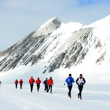Da, dobro vidite! Trče na jakom vjetru i temperaturi od -15 Celzijevih stupnjeva
