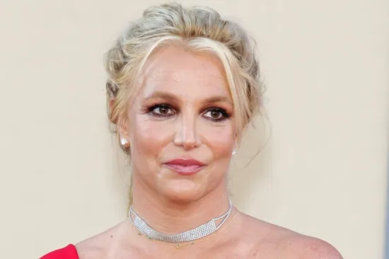 Obitelj zabrinuta za Britney Spears dok ona uživa s Paris Hilton: 'Dadilja se uvrijedila'