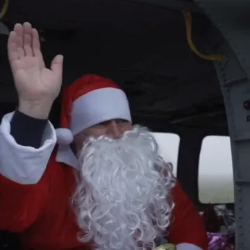 Hrvatska vojska spasila Božić: Djed Mraz do djece stigao moćnim Black Hawkom