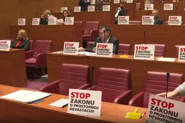 Plju&scaron;te žestoke optužbe uoči glasanja o Bačićevim zakonima: SDP najavio ustavnu tužbu