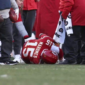 &Scaron;ok na stadionu: Najbolji igrač dana&scaron;njice leži u agoniji, igrači mole na koljenima