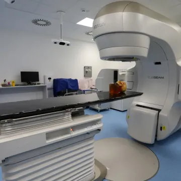 Apsurd hrvatskog zdravstva: Si&scaron;čanka na zračenje mora u Rijeku, HZZO odbija platiti tro&scaron;ak puta