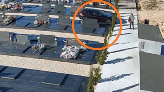Bizarno na Jadranu, vozač projurio kroz groblje - objavili video: 'Tu ni mrtvačka kola ne ulaze'