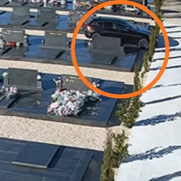 Bizarno na Jadranu, vozač projurio kroz groblje - objavili video: 'Tu ni mrtvačka kola ne ulaze'