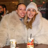 Bijelim krznom sakrile se od hladnoće: Dvije Karlovčanke u maniri holivudskih diva