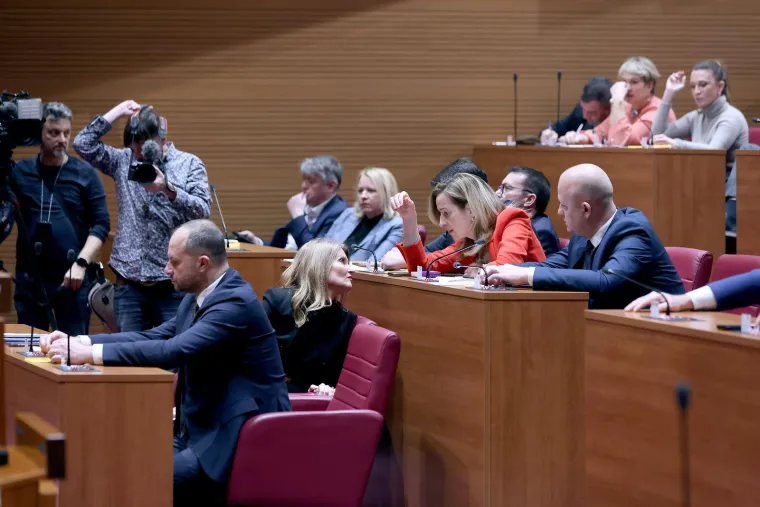 Sabor izglasao kontroverzne 'Bačićeve zakone'! Oporba prijeti referendumom, HDZ ih optužuje da lažu