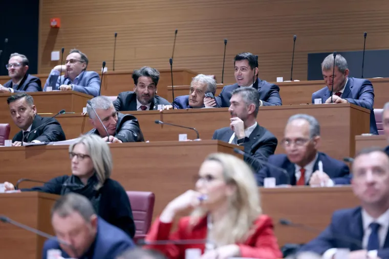 Sabor izglasao kontroverzne 'Bačićeve zakone'! Oporba prijeti referendumom, HDZ ih optužuje da lažu