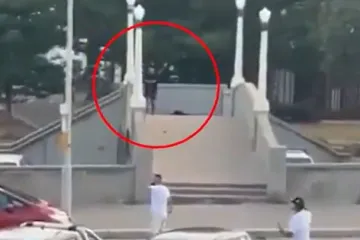 Objavljena snimka jo&scaron; jednog heroja s plaže: 'Drugi su bježali, a on je trčao prema pucnjavi'