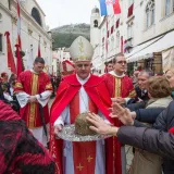 Nadbiskup Uzinić osudio molitelje: 'Gaženje po ružama pokazatelj je da to nije molitva'