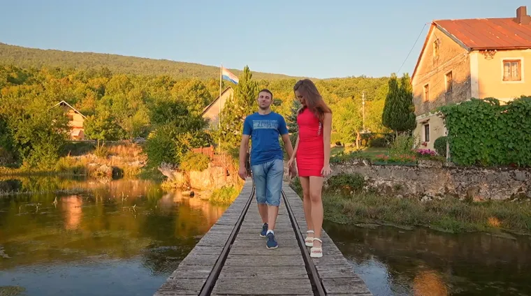 Dejan odbija Miljanine dodire, a Josip E. sve iznenadio strastvenim poljupcem s Iris