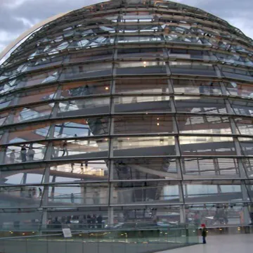 Zastupnik parlamenta negira da je dignuo desnu ruku: Prijeti mu do tri godine zatvora